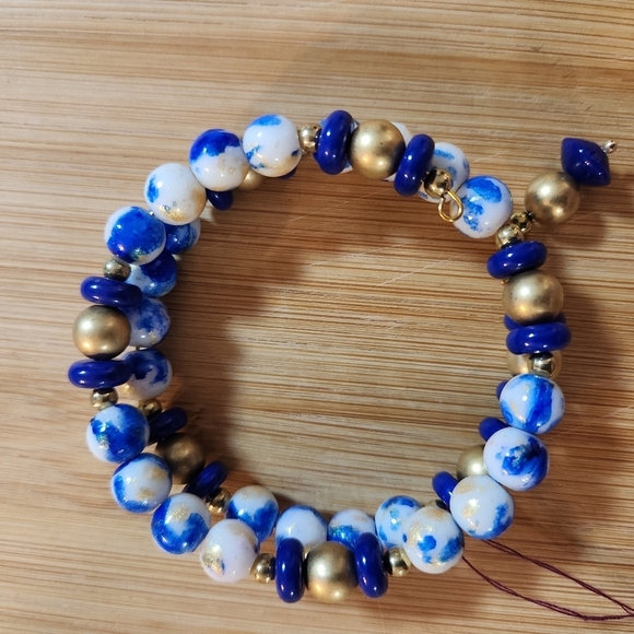 Hand Crafted Memory Wire Wrap Bracelet Royal Blue Gold White Small/Medium - Picture 1 of 9